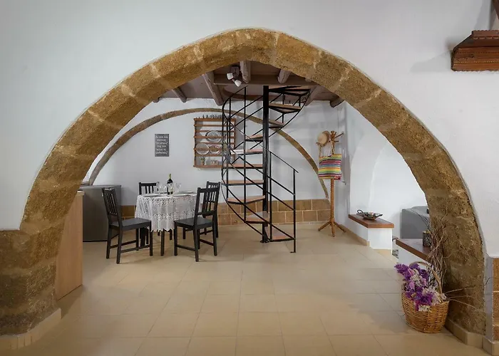 Rustic Self-inn * Rhodes City