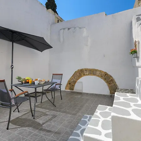 Rustic Self-inn Rhodes City